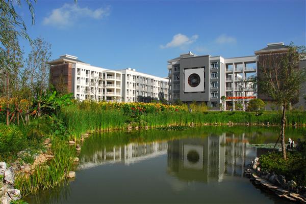 云南中医学院_呈贡校区校园景观