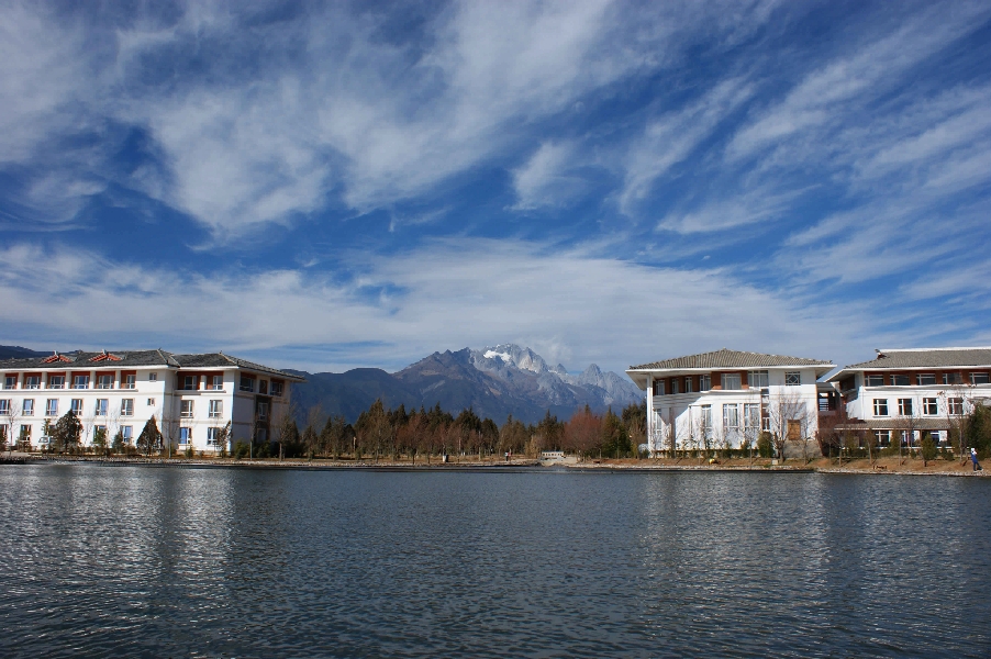 云南大学旅游文化学院——校园景观图(实验中心)